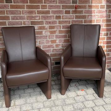 2 Leren fauteuils beschikbaar voor biedingen