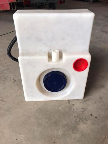 Vuil watertank 50 liter beschikbaar voor biedingen