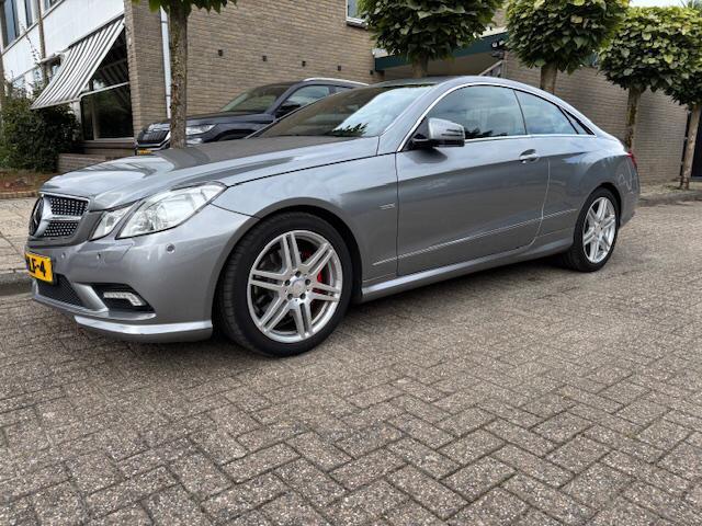 Mercedes  E250 Coupe in nieuwstaat AMG, Auto's, Mercedes-Benz, Particulier, E-Klasse, ABS, Achteruitrijcamera, Adaptieve lichten