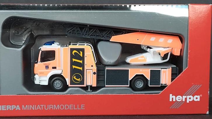 Mercedes Benz Atego Holzminden Feuerwehr 1:87 Herpa Pol, Hobby en Vrije tijd, Modelauto's | 1:87, Zo goed als nieuw, Bus of Vrachtwagen
