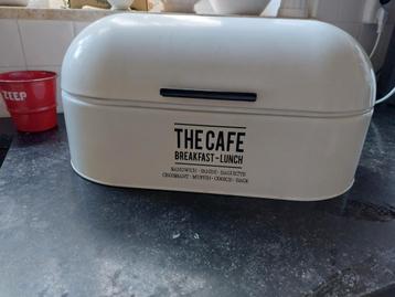 Gusta witte broodtrommel .  beschikbaar voor biedingen