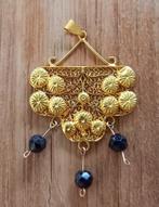 14 kt. Geelgouden filigrain hanger met granaat Zeeland goud, Ophalen of Verzenden, Goud, Goud