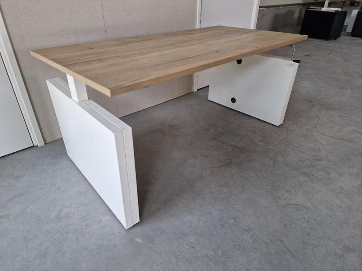 slinger verstelbaar bureau wit eiken blad, Huis en Inrichting, Bureaus, Gebruikt, Bureau, In hoogte verstelbaar, Ophalen of Verzenden