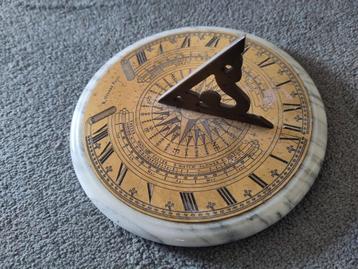 Zonnewijzer marmer en brons van R. Glynne Fecit beschikbaar voor biedingen
