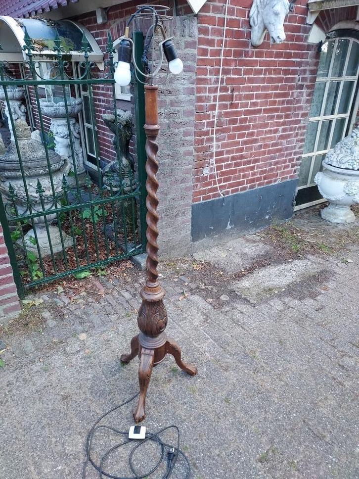 Antieke eiken staande schemerlamp met klauwpoten., Antiek en Kunst, Antiek | Lampen, Ophalen