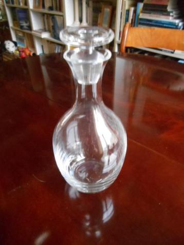 Mooie modern design glazen karaf met stop beschikbaar voor biedingen