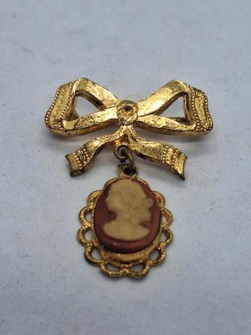 Vergulde Camee Broche - Alternatief voor Goud beschikbaar voor biedingen