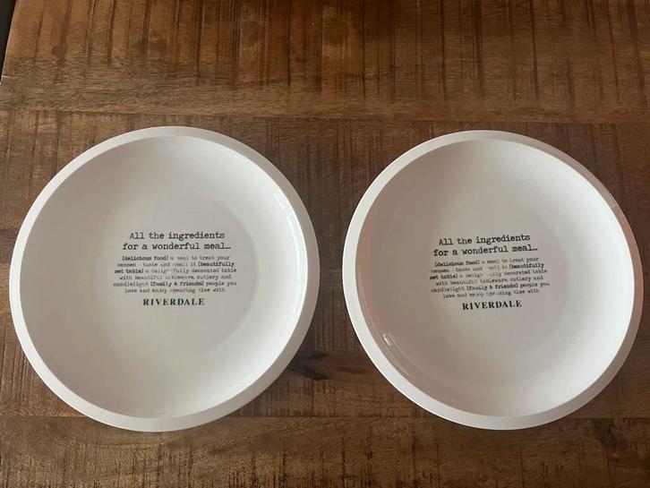 Riverdale 2 ontbijt borden, Huis en Inrichting, Keuken | Servies, Gebruikt, Bord(en), Overige stijlen, Ophalen of Verzenden