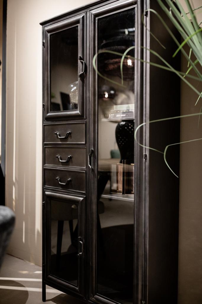 NIEUWE Zwart metalen kast  - drankenkast – vitrinekast GHIS, Antiek en Kunst, Curiosa en Brocante, Ophalen