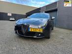 Alfa Romeo Giulietta 1.4 T Distinctive Aut. Clima Cruise Nav, Zwart, 4 cilinders, Leder en Stof, Bedrijf