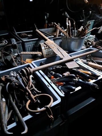 Stik oud gereedschap beschikbaar voor biedingen
