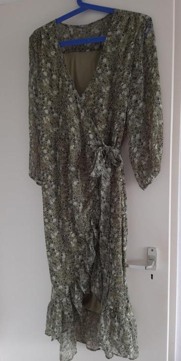 Lange groene overslagjurk met bloemetjes, maat 38 beschikbaar voor biedingen