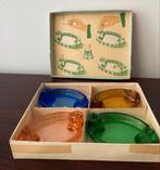 4 retro asbakjes gekleurd glas in originele doos, Ophalen of Verzenden