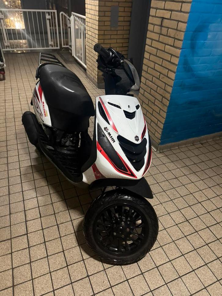 Zip 172cc 2T., Fietsen en Brommers, Scooters | Piaggio, Zo goed als nieuw, Zip, Benzine, Ophalen of Verzenden