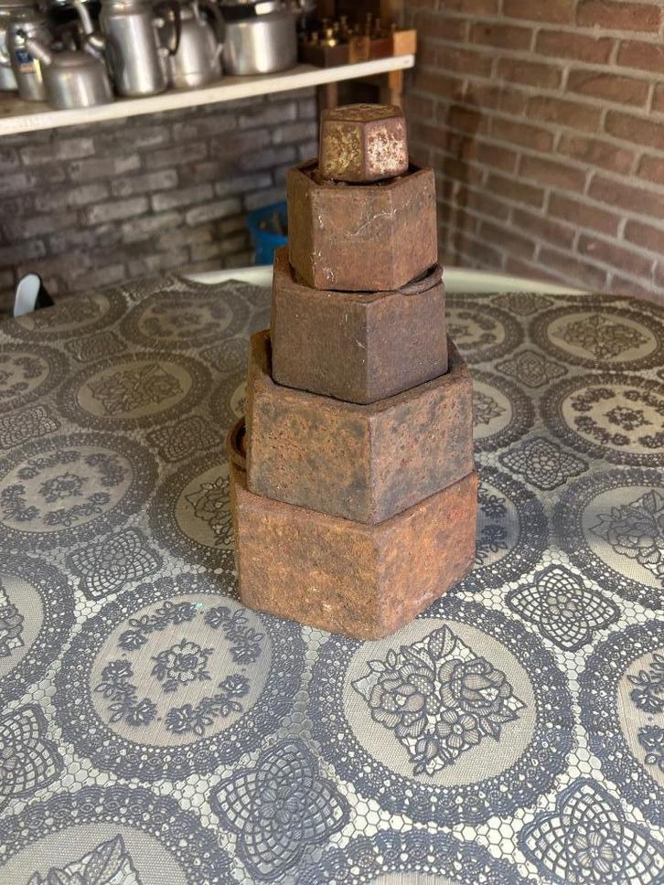 Toren van ijzeren gewichten, Antiek en Kunst, Antiek | Gereedschap en Instrumenten, Ophalen