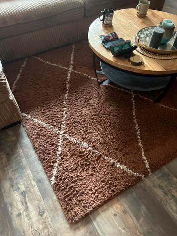 Mooi vloerkleed bruin beschikbaar voor biedingen