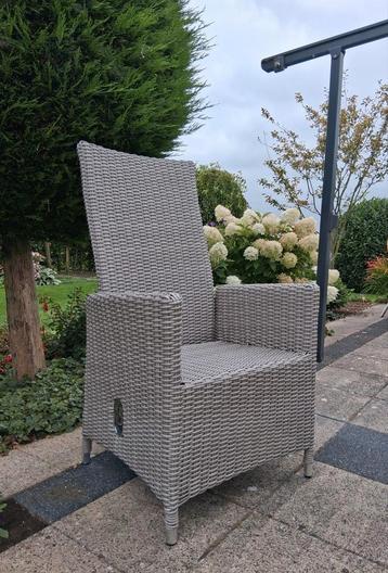 Verstelbare Wicker tuinstoel beschikbaar voor biedingen