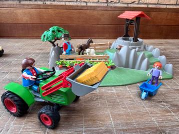 Playmobil 4131 superset landleven met tractor. Boerderij