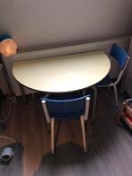 Vintage kindertafel en twee stoeltjes, Kinderen en Baby's, Kinderkamer | Tafels en Stoelen, Gebruikt, Ophalen of Verzenden