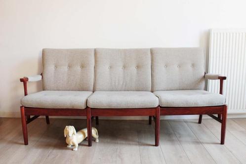 Beige retro bank - Deens design- Farstrup Møbler. Sofa, Huis en Inrichting, Banken | Bankstellen, Gebruikt, Rechte bank, Driepersoons