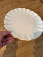 Mooie gewafelde borden met gouden rand, Huis en Inrichting, Keuken | Servies, Ophalen of Verzenden, Nieuw, Overige stijlen, Bord(en)