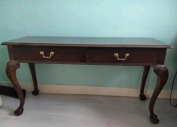 Matching set of 3 classic side tables - separate or together beschikbaar voor biedingen