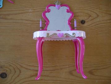 Barbie kaptafel beschikbaar voor biedingen