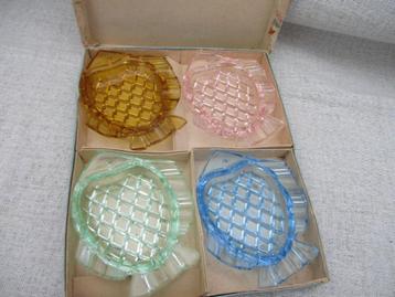 Doosje met 4 Bohemian glazen asbakjes,v.a 25,00 beschikbaar voor biedingen