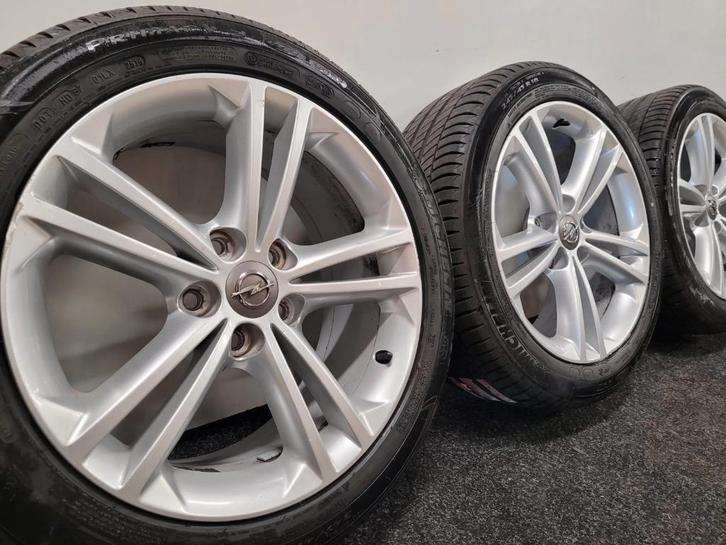 18 inch Opel Insignia 5x120 zeer mooie a-merk zomerbanden, Auto-onderdelen, Banden en Velgen, Banden en Velgen, Zomerbanden, 18 inch