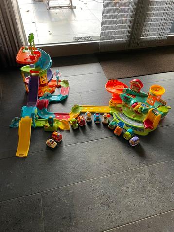 VTECH TOET TOET Garage,s diverse banen en voertuigen. beschikbaar voor biedingen