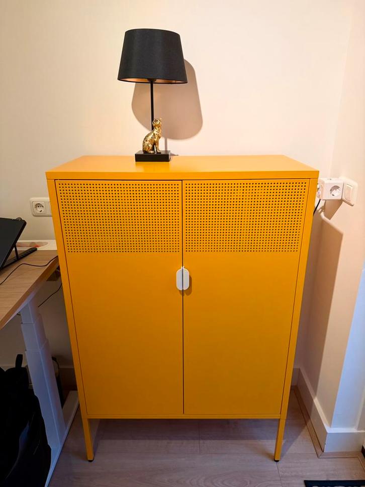 Metalen kast geeloranje, Huis en Inrichting, Kasten | Lockerkasten, Zo goed als nieuw, Ophalen