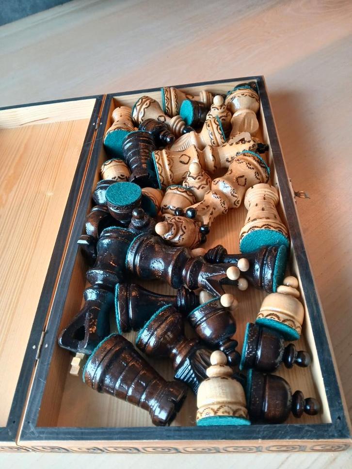 Vintage Schaakspel in Houten Kist, Hobby en Vrije tijd, Gezelschapsspellen | Bordspellen, Gebruikt, Een of twee spelers, Reisspel