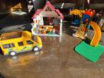 Playmobil school met school bus  en speeltoestel, Ophalen of Verzenden, Zo goed als nieuw