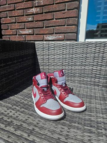 Nike air Jordan 1 mid cherry maat 46 beschikbaar voor biedingen