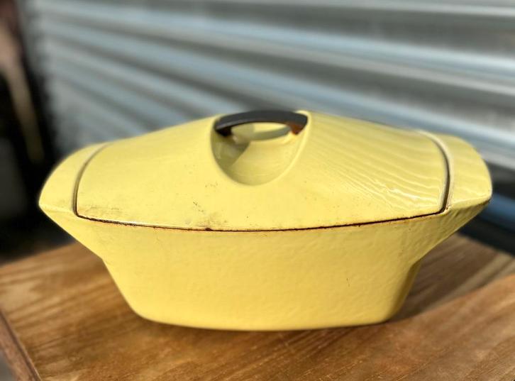 Le creuset pannen geel, Huis en Inrichting, Keuken | Potten en Pannen, Gebruikt, Koekenpan of Braadpan, Gietijzer, Ophalen of Verzenden