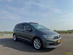 VW Touran 1.5 TSI DSG Highline | PANO | CAMERA | DEALER O., 4 cilinders, 150 pk, Alcantara, 690 kg