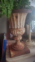 Brocante oude Franse gietijzeren vaas 38 cm hoog, Antiek en Kunst, Ophalen
