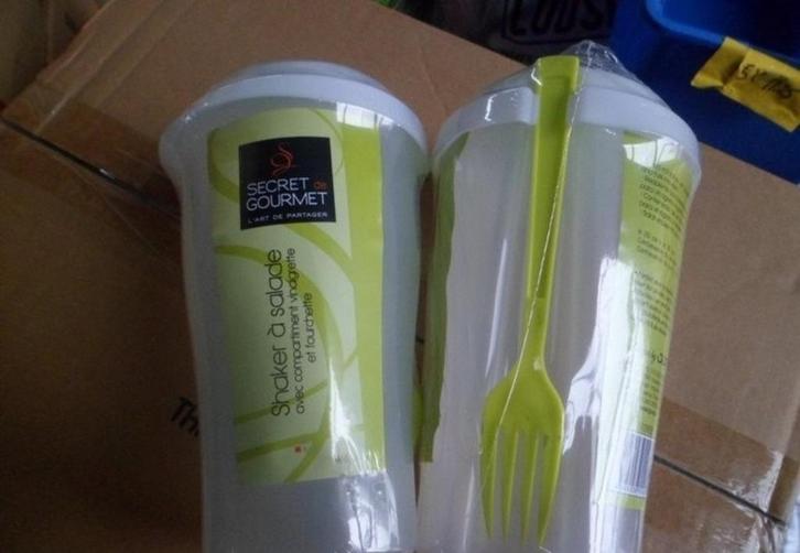 PARTIJ SALADE SHAKER MET VORK 600 ML, Diversen, Rommelmarktspullen, Nieuw, Ophalen of Verzenden