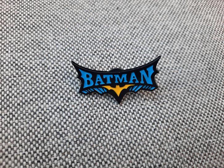 1 mooie pin van Batman te koop, Verzamelen, Speldjes, Pins en Buttons, Nieuw, Speldje of Pin, Overige onderwerpen, Ophalen of Verzenden
