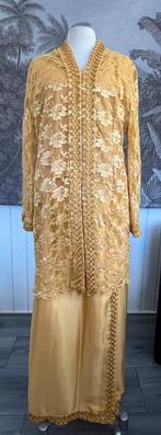Sarong kebaya goudkleurig Indonesië S en M, Kleding | Dames, Ophalen of Verzenden, Zo goed als nieuw, Overige kleuren, Overige typen