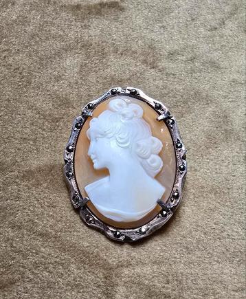 Oude echte camee uit schelp beschikbaar voor biedingen