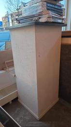 Zuil / Pilaar van hout met een ijzeren bovenkant, Huis en Inrichting, Woonaccessoires | Zuilen en Pilaren, Ophalen