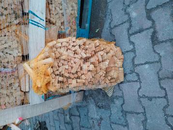 Aanmaakhout, brandhout, haardhout, kachelhout, vuren grenen beschikbaar voor biedingen