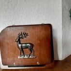 houten brievenhouder met koperen hert, Antiek en Kunst, Ophalen