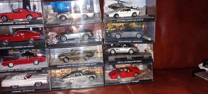 James bond  1:43   34 stuks, Hobby en Vrije tijd, Modelauto's | 1:43, Zo goed als nieuw, Auto, Universal Hobbies, Ophalen of Verzenden