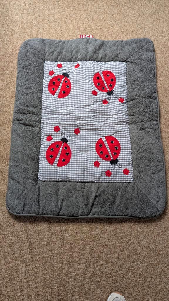 Boxkleed met lieveheersbeestjes, Kinderen en Baby's, Boxen, Zo goed als nieuw, Rechthoekig, Boxkleed, Ophalen of Verzenden