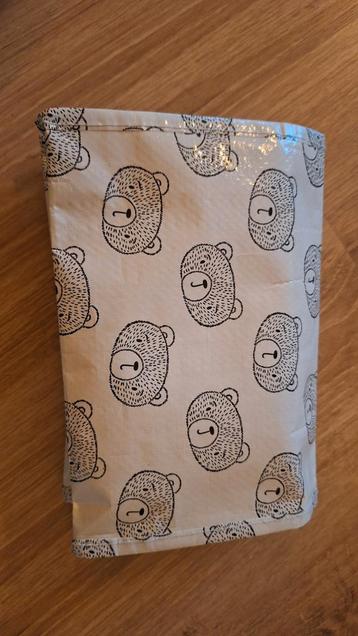 Luieretui / luiertasje met beren erop beschikbaar voor biedingen