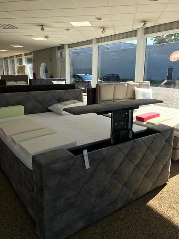 Actie ! Boxspring luxe 180x200 met tv lift voetbord ! beschikbaar voor biedingen