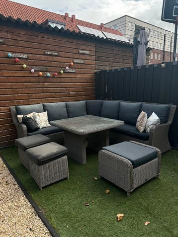 Tuinmeubelen set met glasplaat beschikbaar voor biedingen
