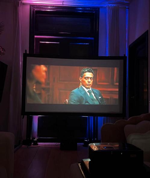 Thuisbioscoop set compleet: Beamer/Projectiescherm/Speaker, Audio, Tv en Foto, Beamers, Zo goed als nieuw, Ophalen